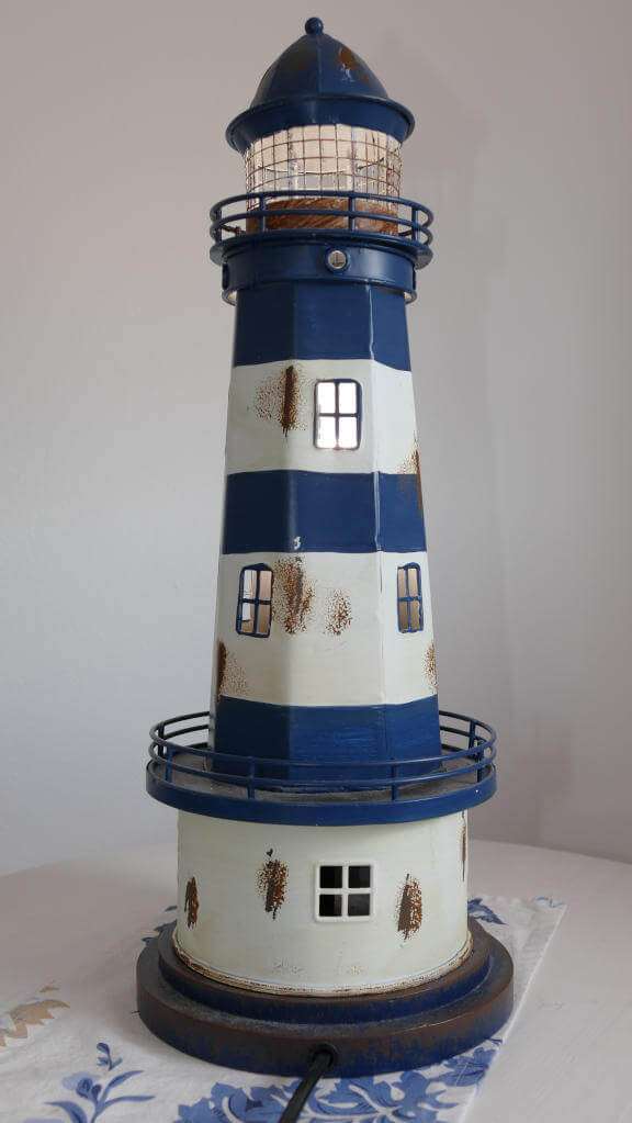 Dettaglio lampada-faro appartamento Non ti scordar di me