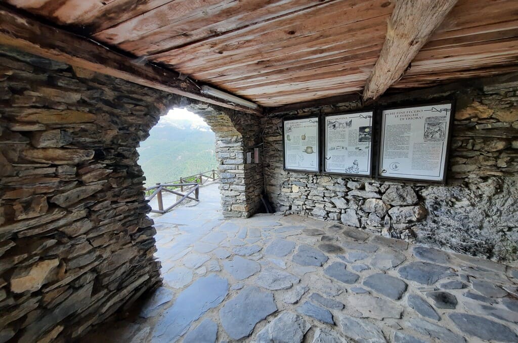 Scorcio dalla Cabotina, la casa delle streghe di Triora