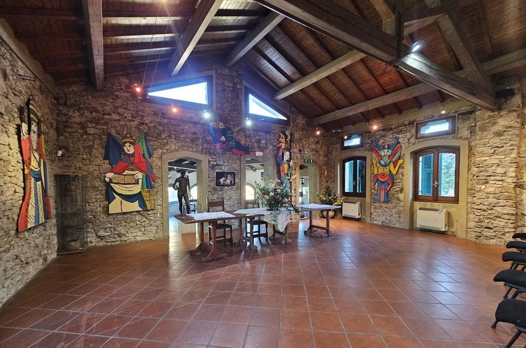 L’interno della sala conferenze del Castello della Lucertola