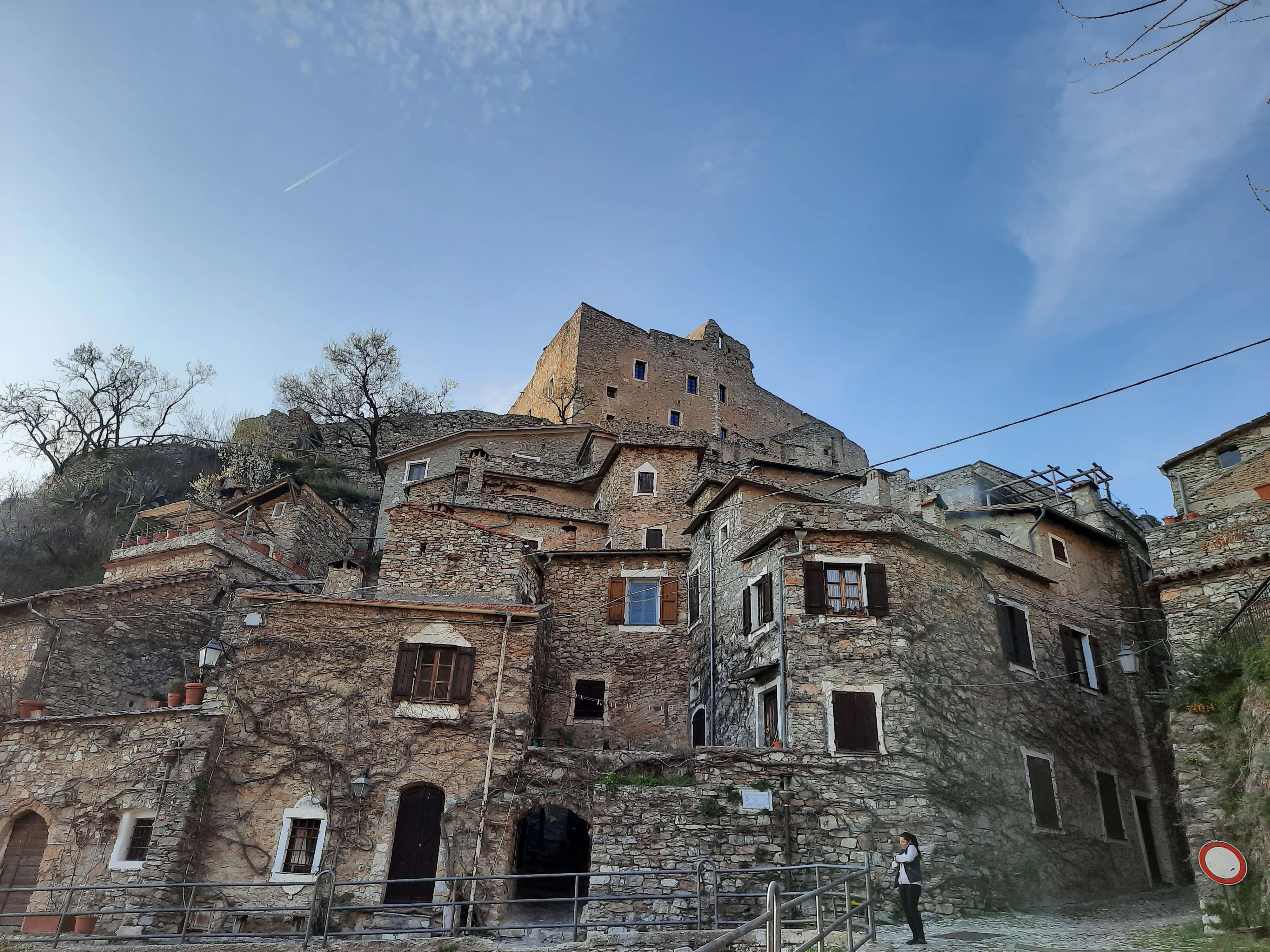Il borgo di Castelvecchio di Rocca Barbena