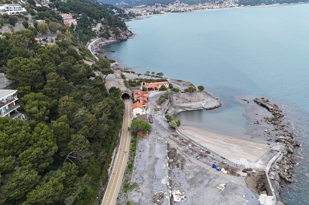 La pista ciclabile Diano Marina-Andora all’altezza di Capo Mimosa