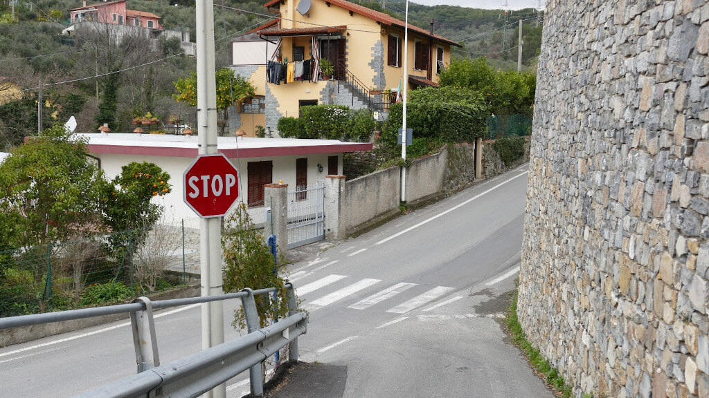 All’incrocio con via Pairola Incrocio tra via Viali e via Pairola