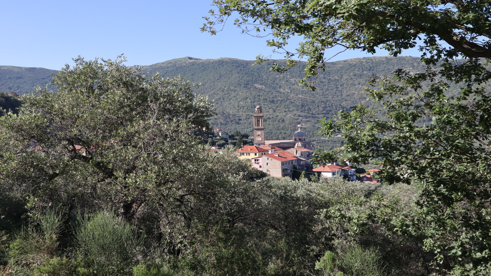 Un percorso verso il comune di Diano Arentino