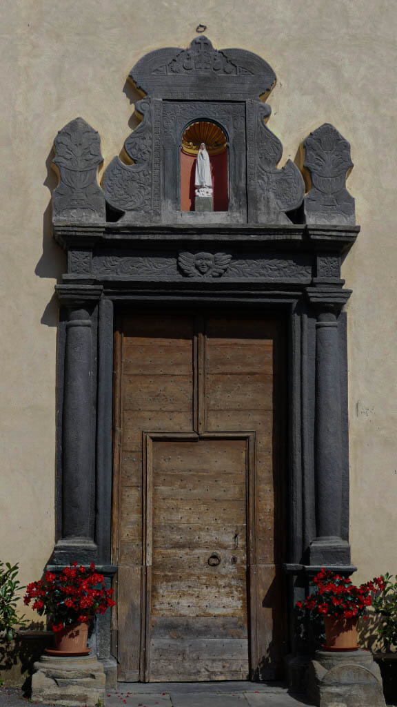 Dettaglio della chiesa dedicata alla Natività della Vergine ad Andagna