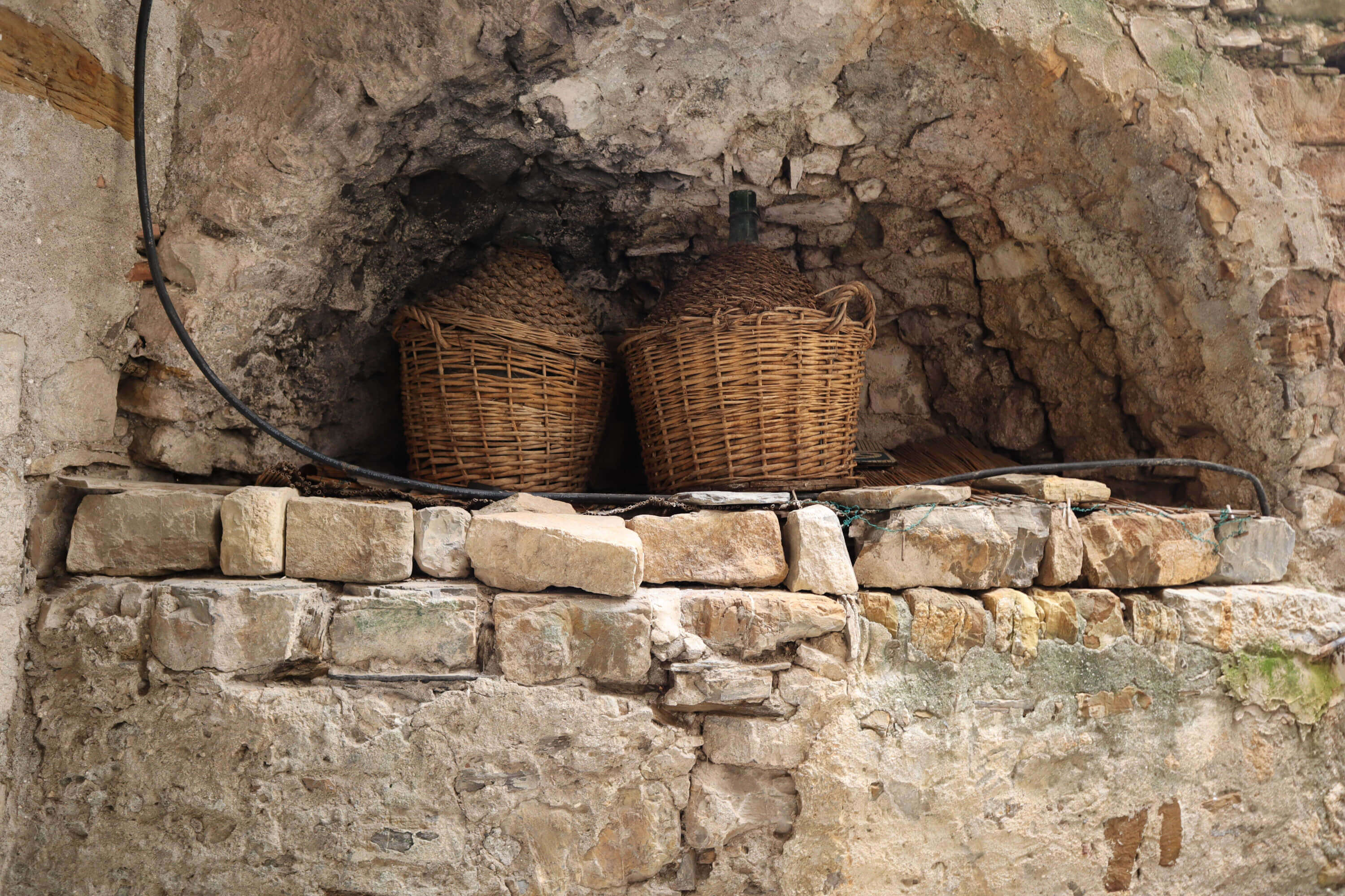 Tra le vie storiche di Lingueglietta Uno scorcio del centro storico di Lingueglietta