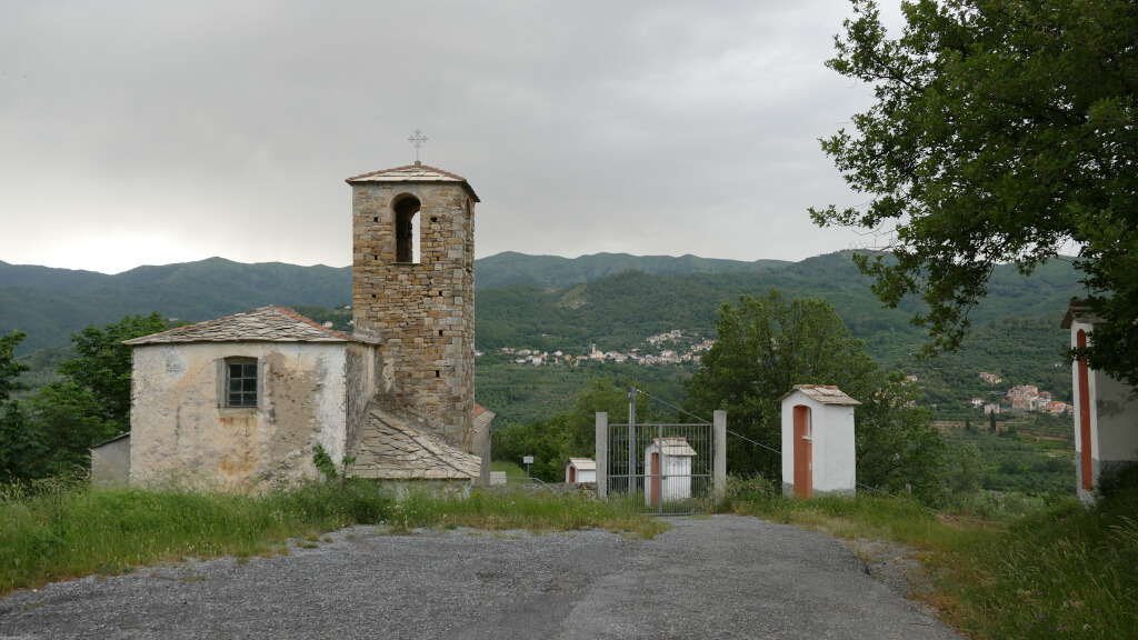 La chiesa romanica di San Martino di Tours Chiesa di San Martino di Tours