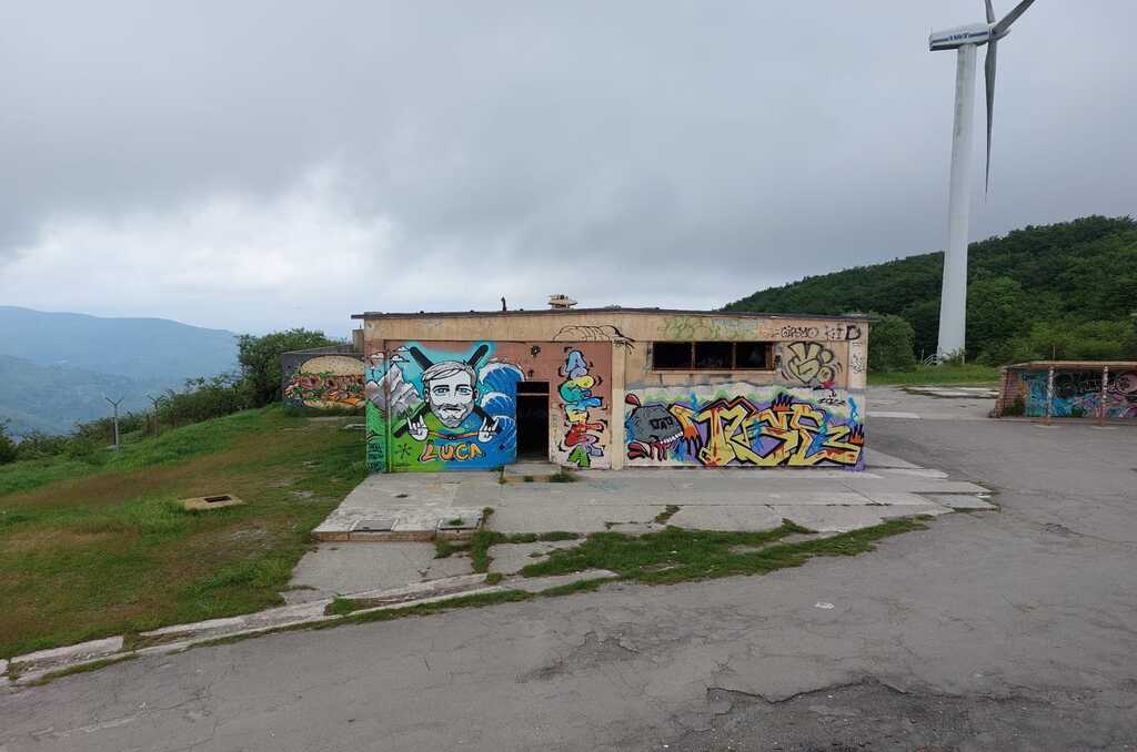 L’ingresso sud dell’ex base militare americana L’ingresso sud dell’ex base militare americana di Calice Ligure