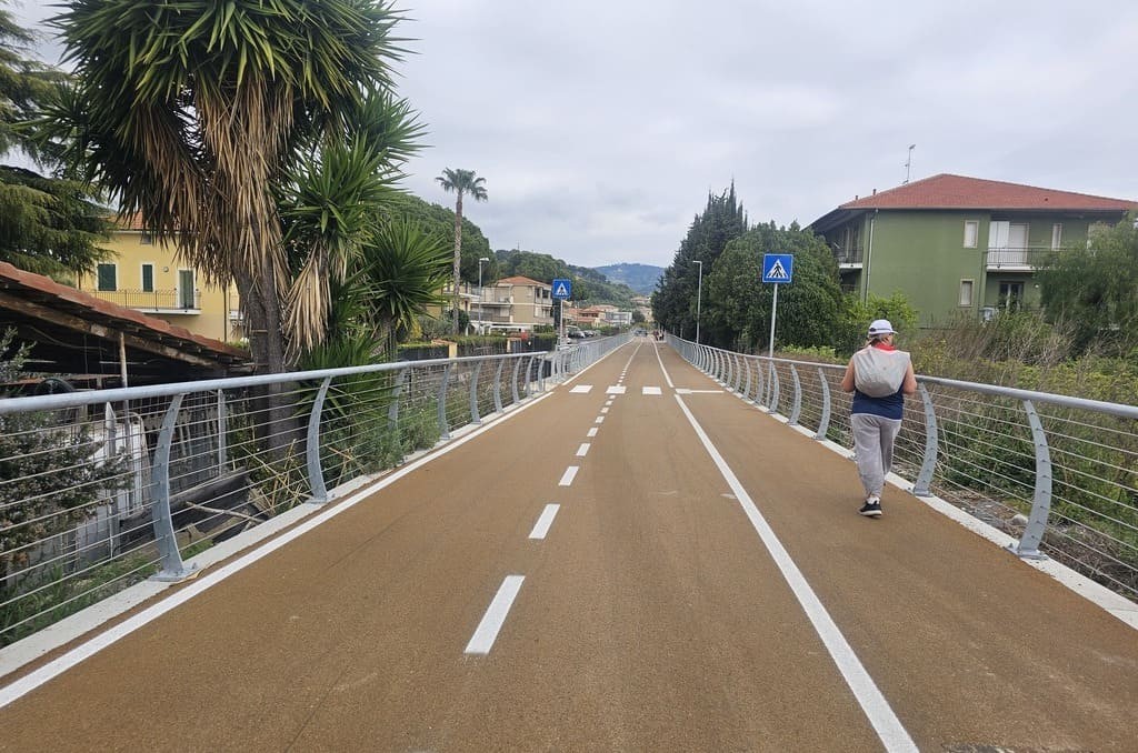 L’accesso alla pista ciclabile a Diano Marina dall’Agriturismo Le Girandole