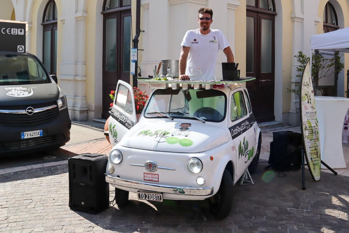 La 500 Mojito tra gli stand di street food La 500 Mojito alla manifestazione Aromatica