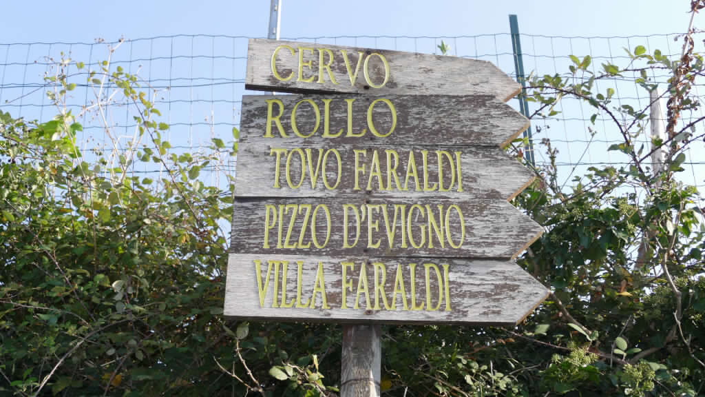 Cartelli segnaletici nei dintorni di Andora