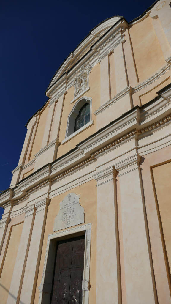 Porzione della facciata della chiesa di Diano Serreta