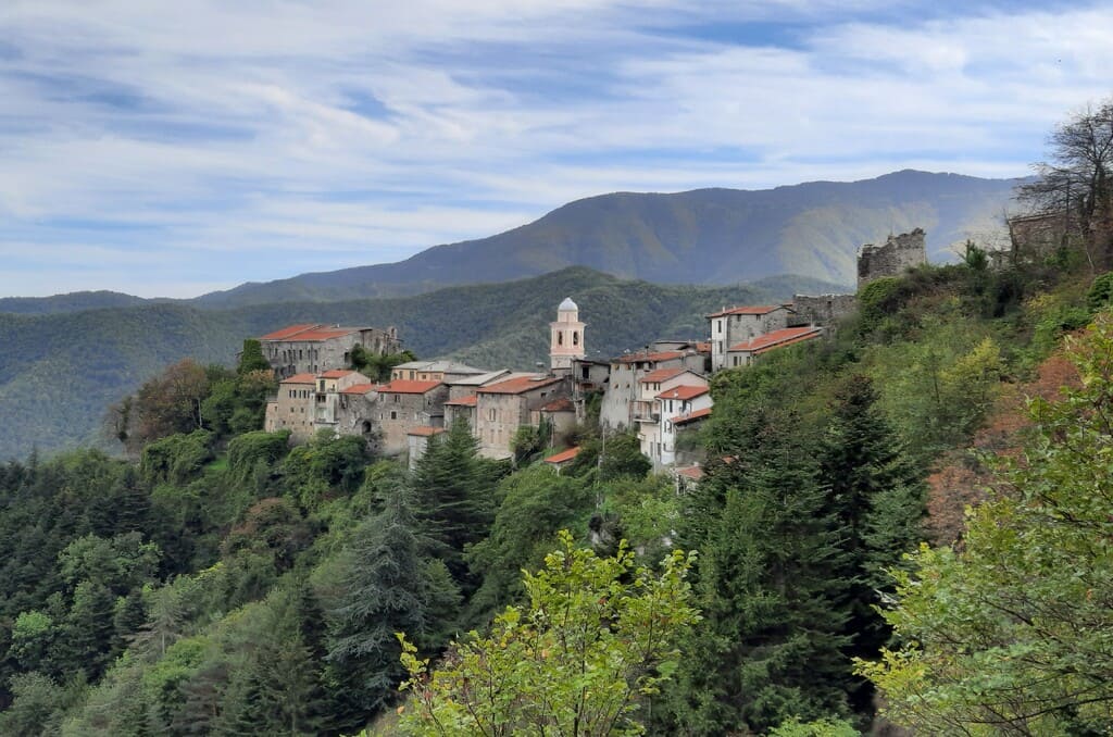 Scorcio su Triora dal Poggio della Croce