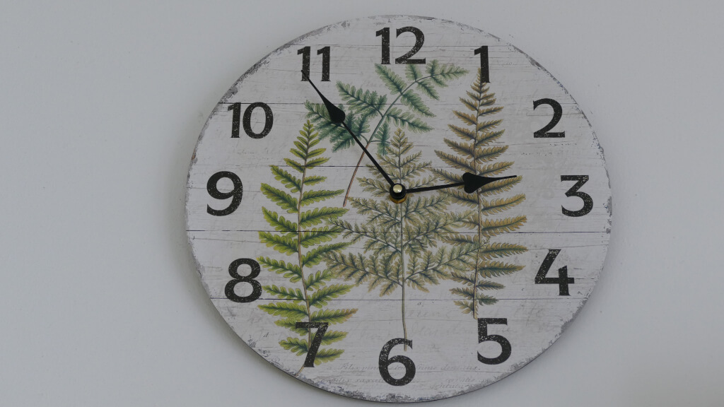 Dettaglio orologio appartamento Edera