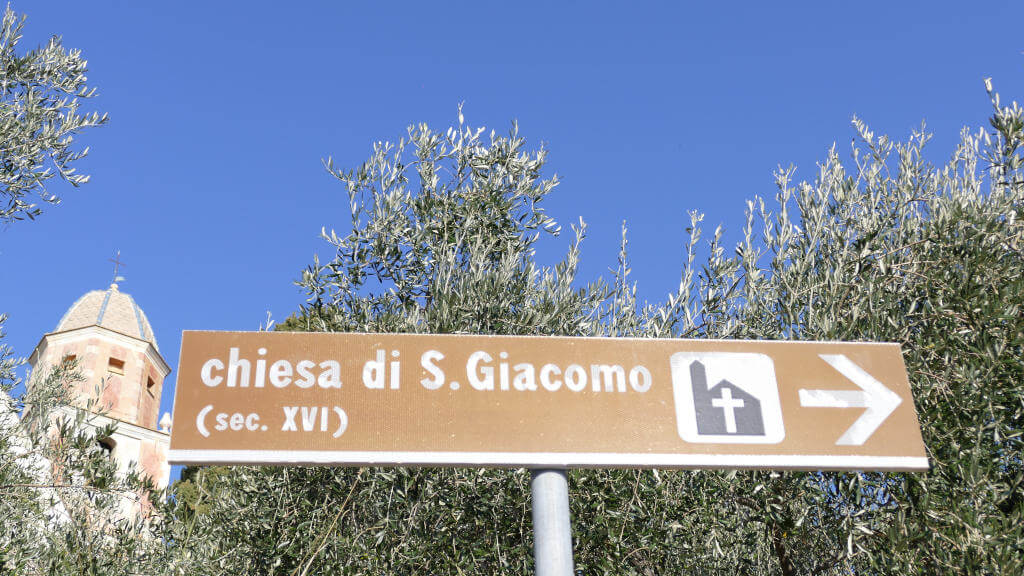 Dettaglio della chiesa di San Giacomo a Diano Calderina