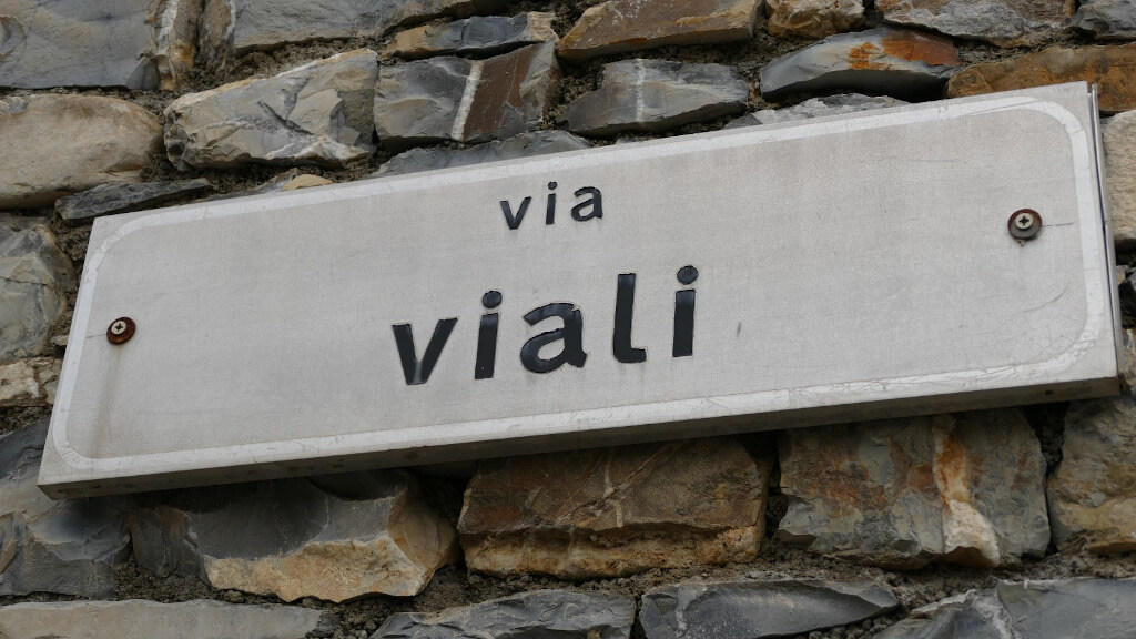 Via Viali Indicazione per via Viali