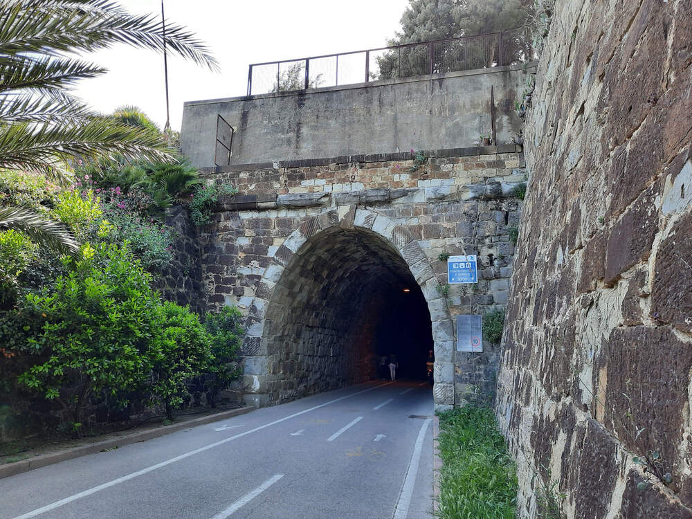 L’ingresso della galleria a Bussana Mare