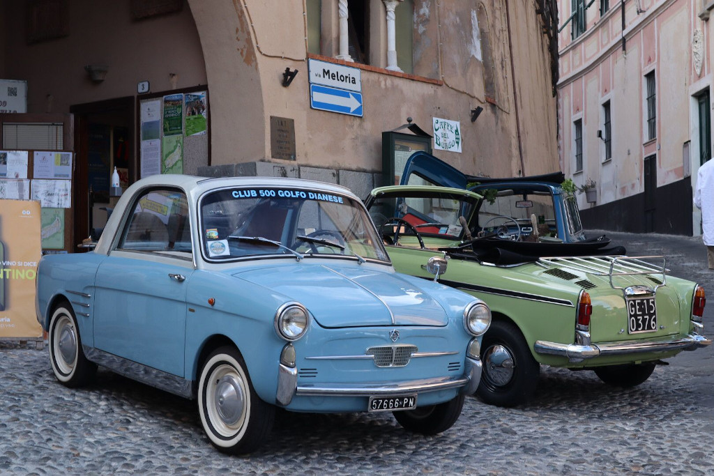 Alcune vecchie 500 in esposizione