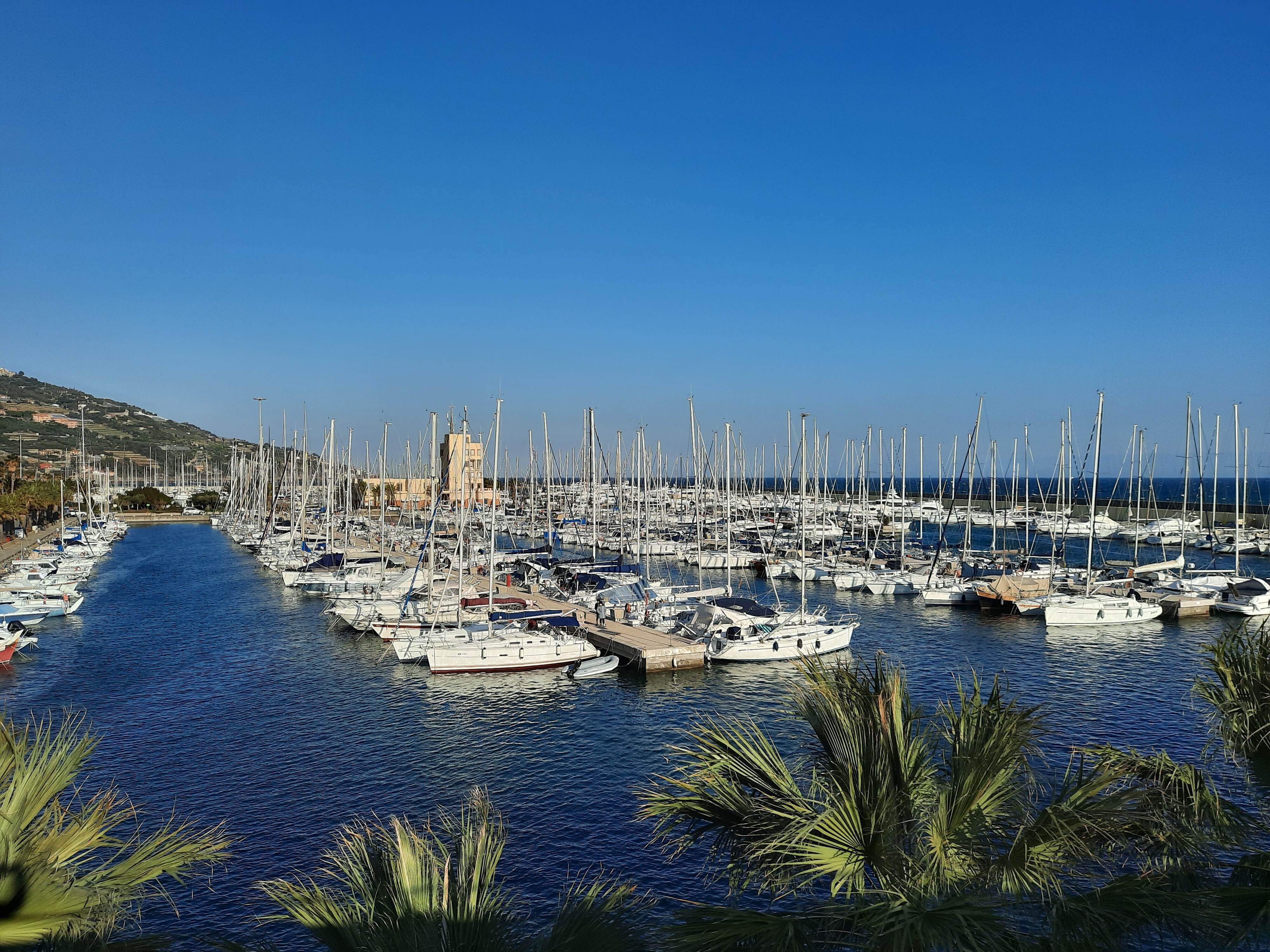 Il porto turistico di Marina degli Aregai