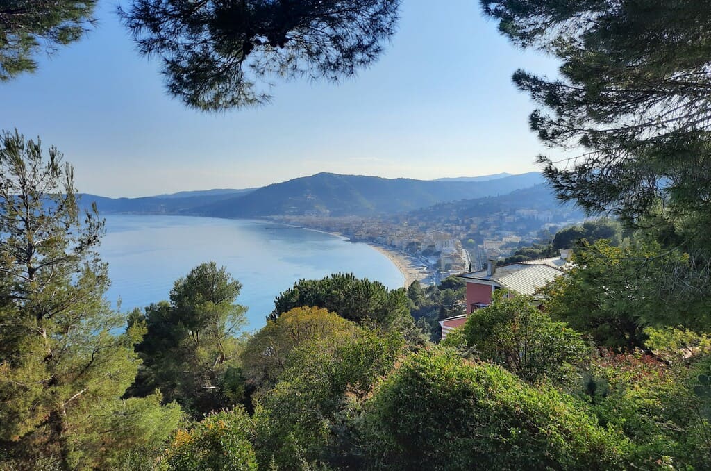 Il panorama dal Belvedere Nightingale Il panorama sul mare dal belvedere Nightingale di Alassio