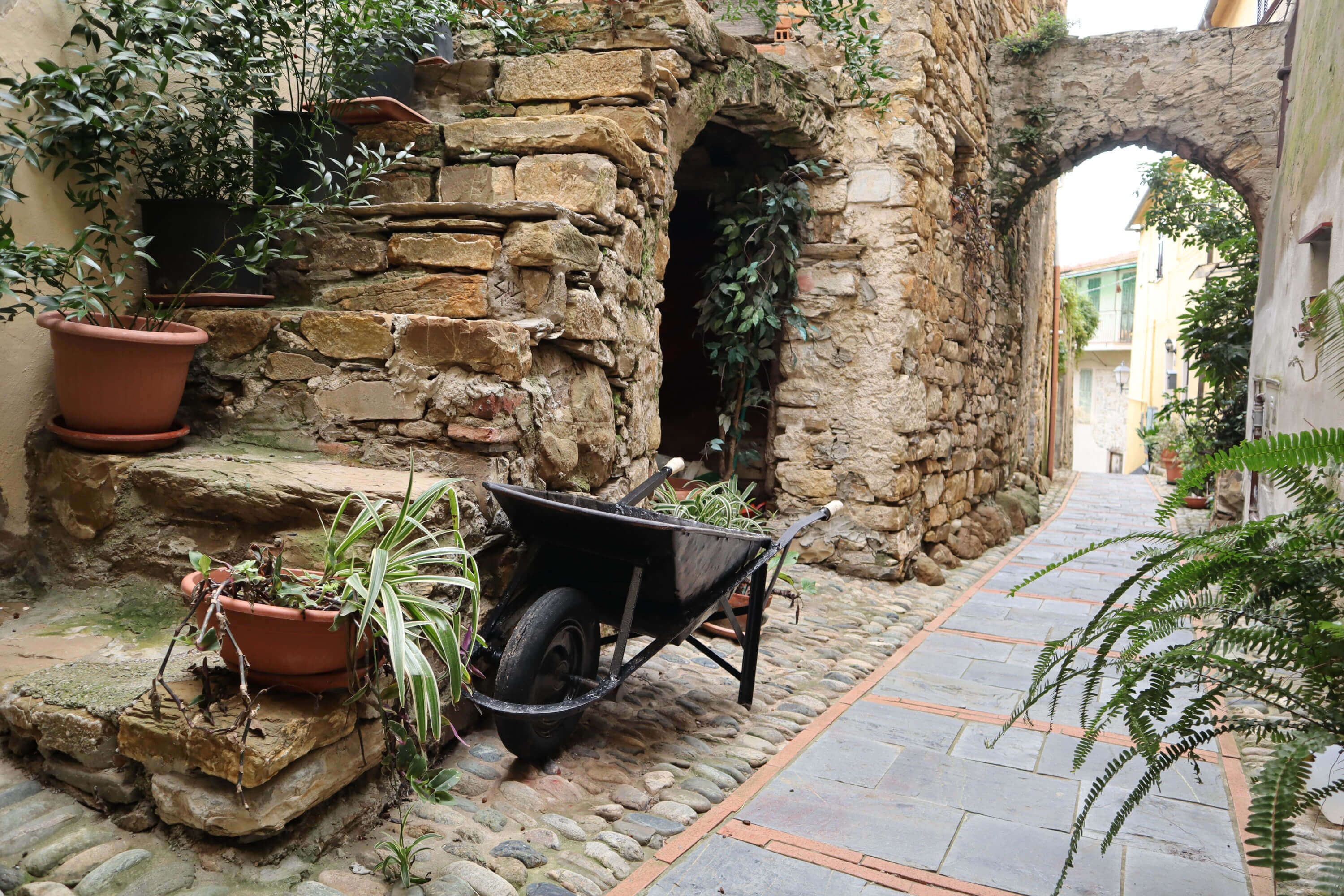 Il centro storico di Lingueglietta I caratteristici caruggi del centro storico