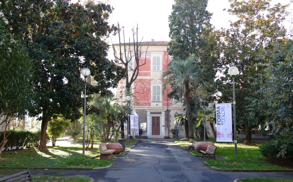 Il cortile all’ingresso del museo civico