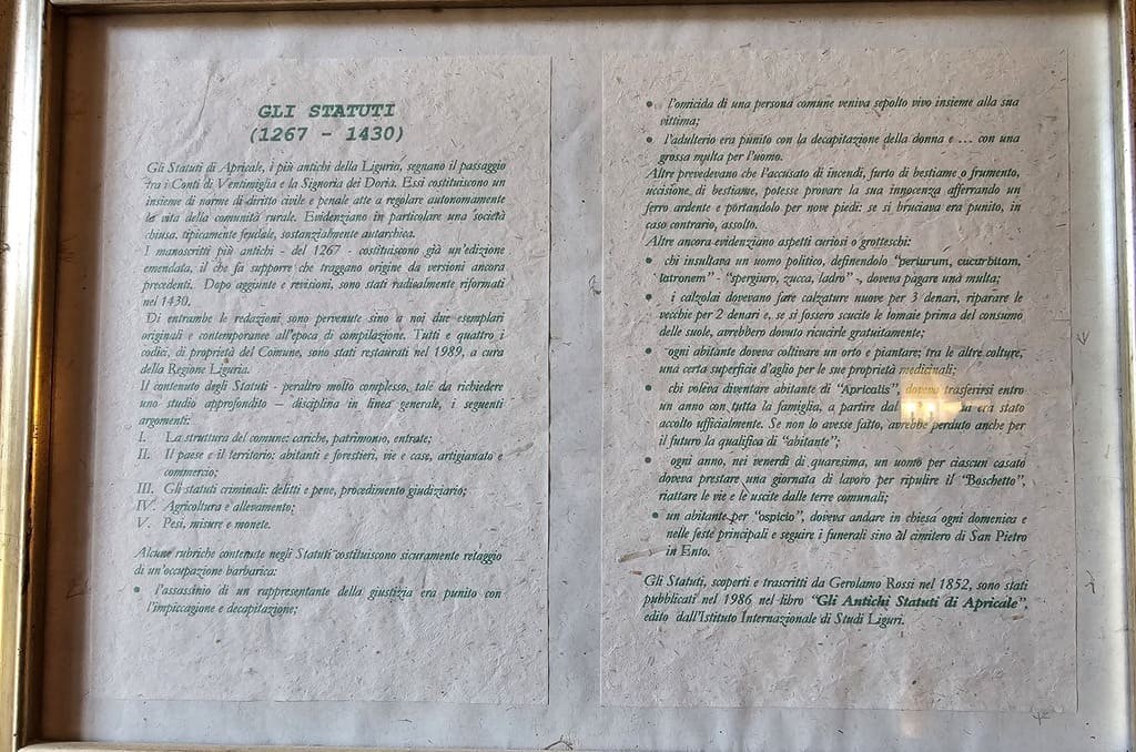 Alcuni degli statuti in mostra nel Castello della Lucertola