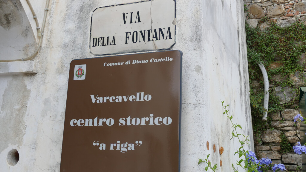 La via della Fontana a Varcavello Indicazione a Varcavello