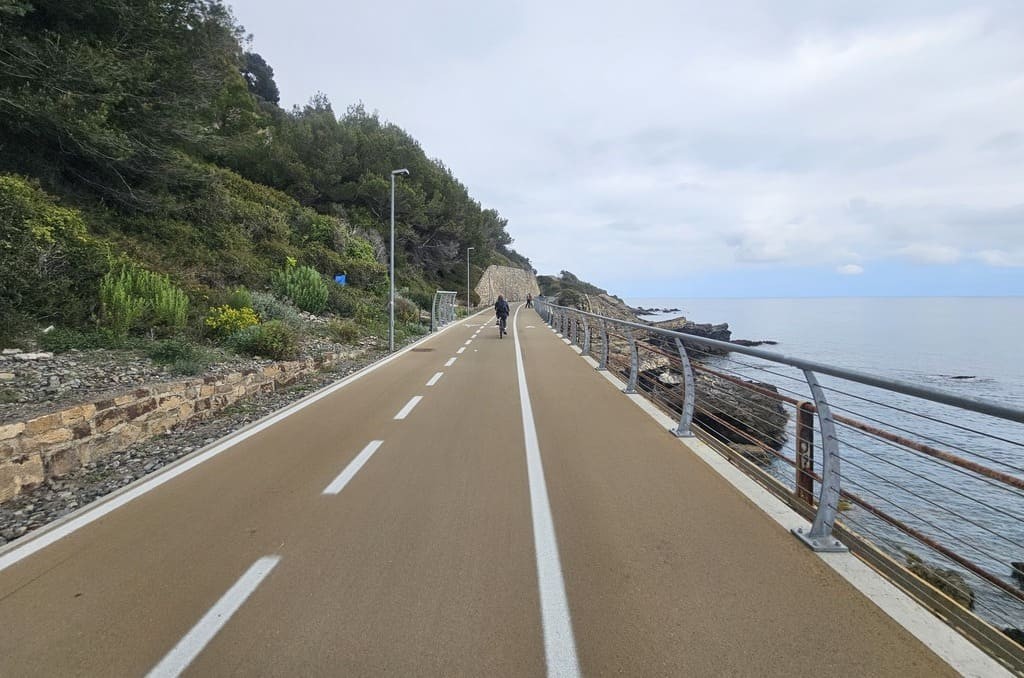 Parte del percorso della pista ciclabile Diano Marina - Andora