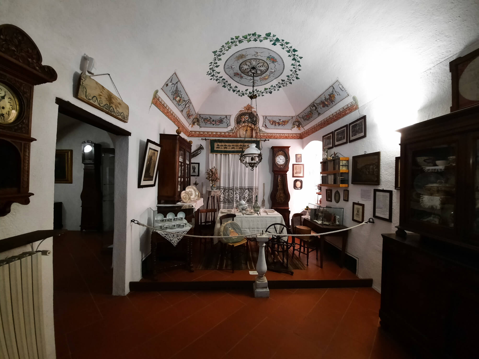 Sala da pranzo ottocentesca Riproduzione di una sala da pranzo