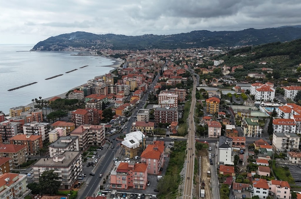La pista ciclopedonale Riviera dei Fiori nel tratto di Cervo