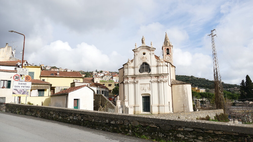 Chiesa di Diano San Pietro La chiesa parrocchiale di Diano San Pietro