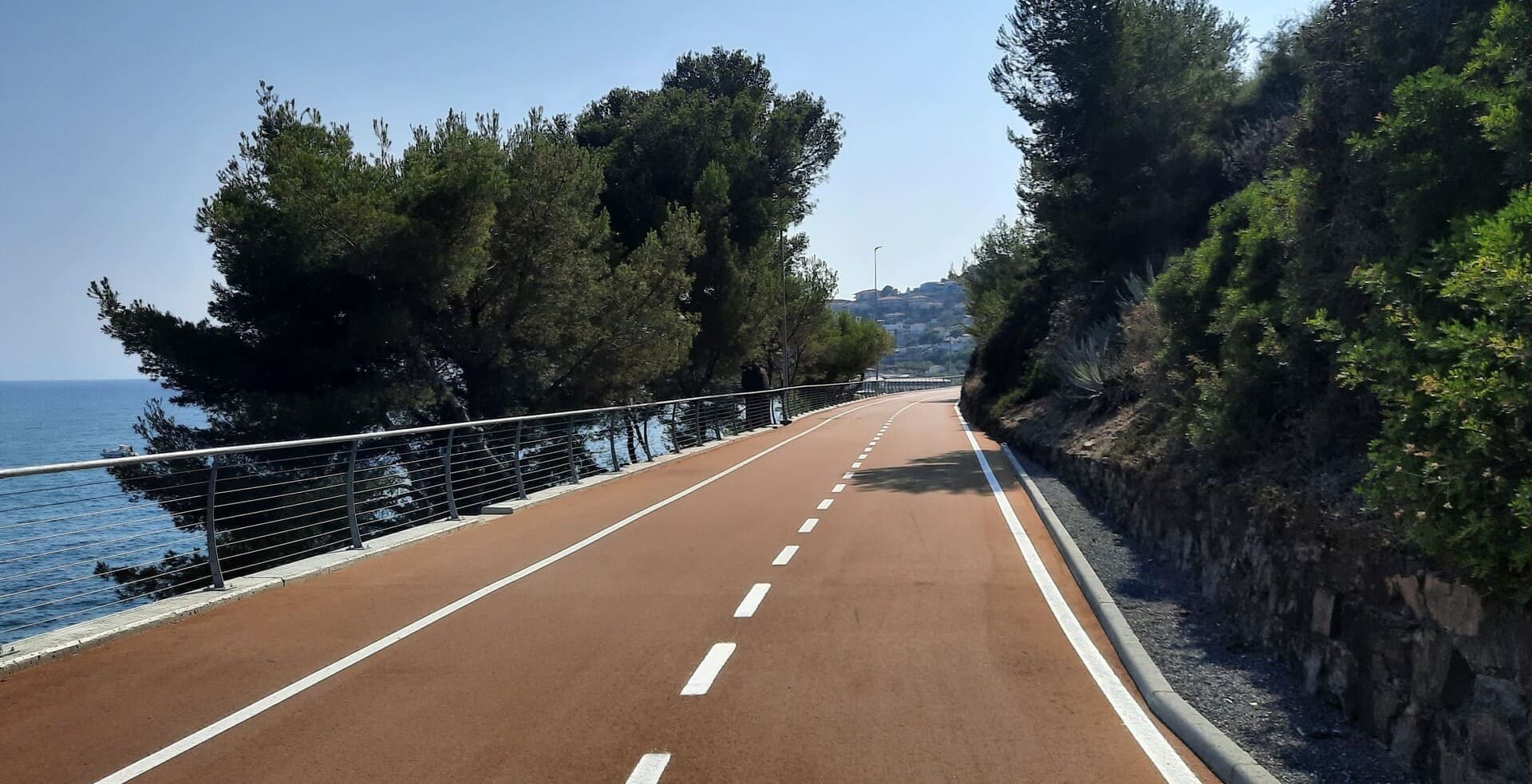 La pista ciclabile di Imperia: un suggestivo percorso vista mare 