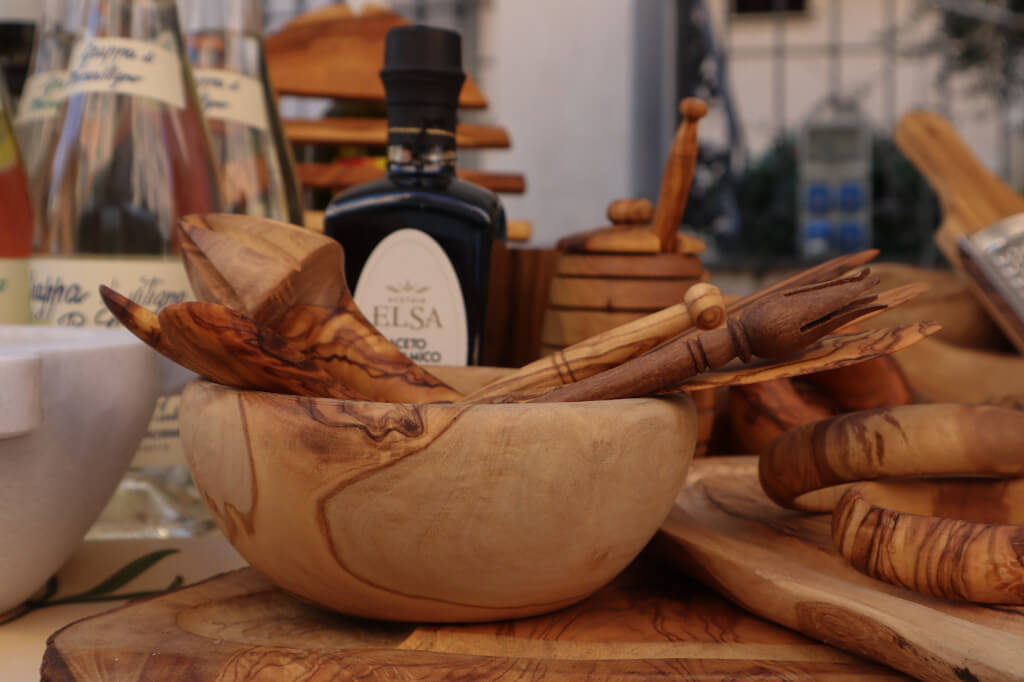 Mortaio in legno d’ulivo Alcuni oggetti realizzati in legno d’ulivo