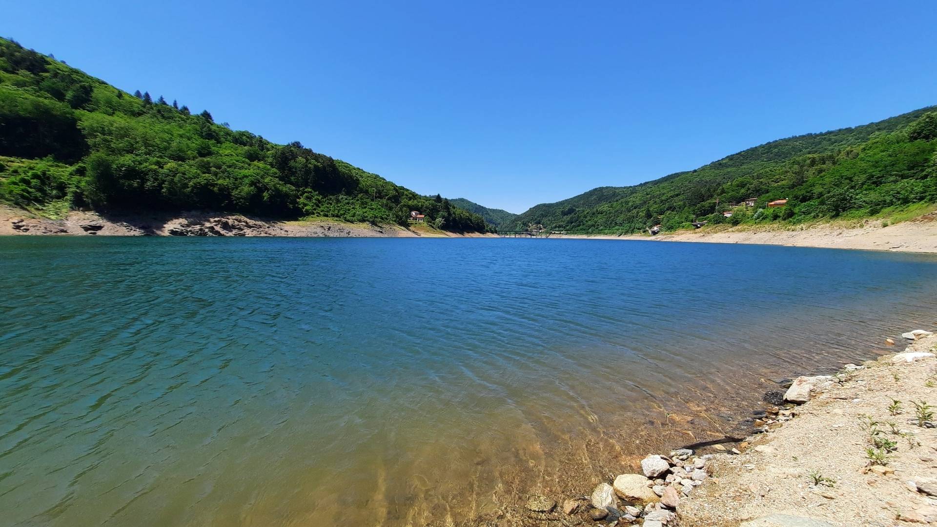Il lago di Osiglia: tra il presente da vivere e un passato da ricordare 