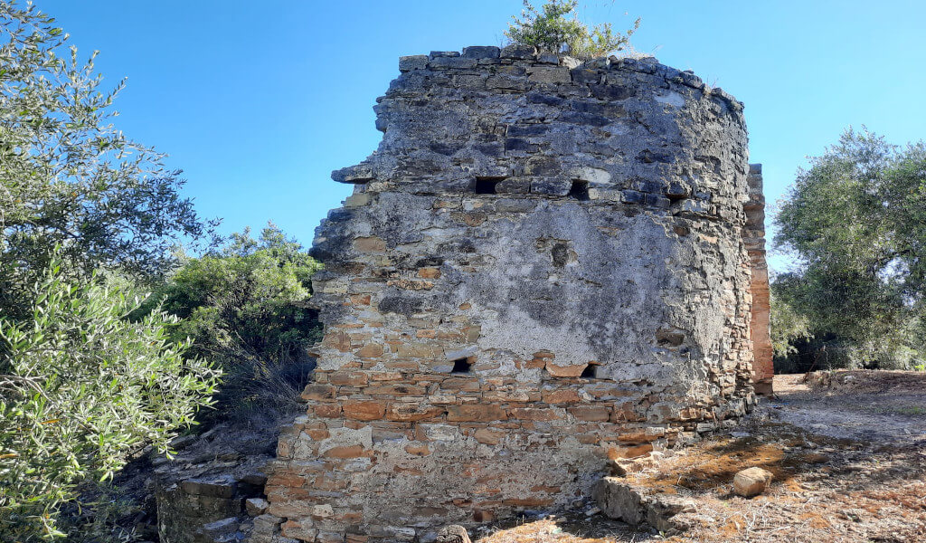 La torre di avvistamento a Diano Calderina